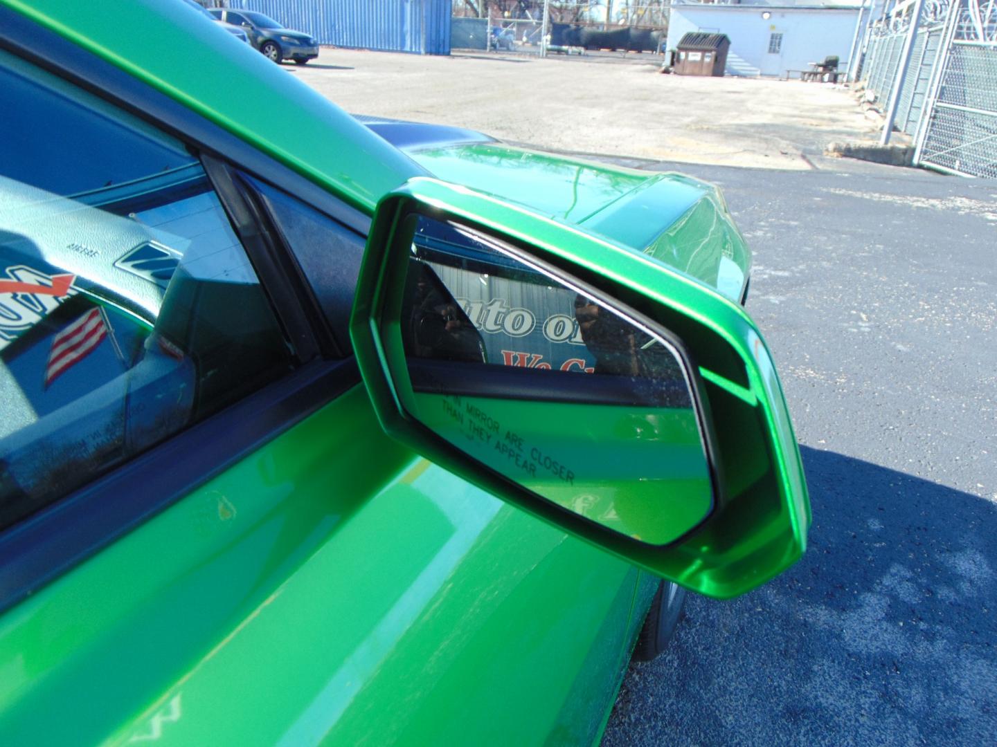 2010 Green Chevrolet Camaro (2G1FB1EV1A9) with an V6 3.6 Liter engine, Automatic, 6-Spd w/Overdrive and TAPshift transmission, located at 2105 Dixie Hwy, Louisville, KY, 40210, (502) 772-3333, 38.220932, -85.795441 - Photo#7